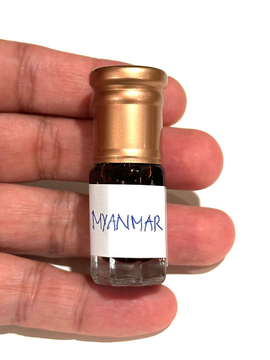 Pure Agarwood Oud Oil, Potent Oil(Myanmar) 3ml